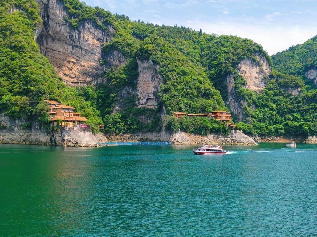 清江画廊：湖北西南的山水瑰宝与土家文化殿堂