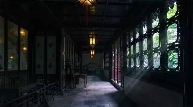 《易经》谦卦：空谷藏锋的智慧与企业管理之道