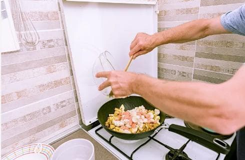 打工人做饭糊弄学：简单烹饪背后的智慧生活之道