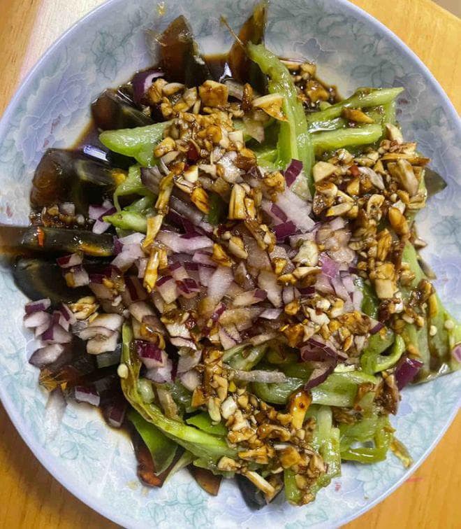 擂椒皮蛋：香辣鲜醇，气味诱人！