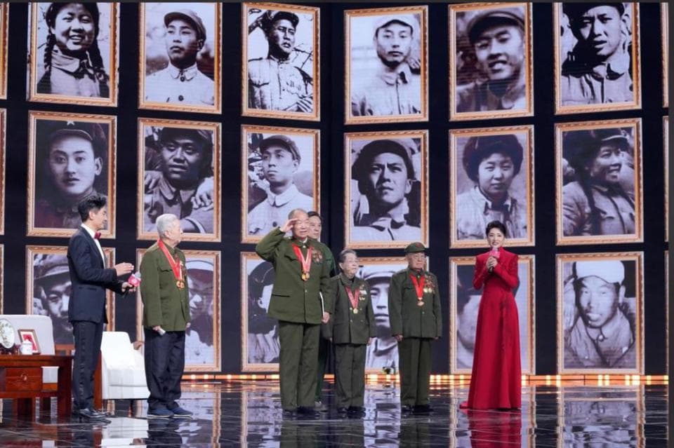相册里的青春"活"过来了！94岁老兵寻找战友引全网刷屏
