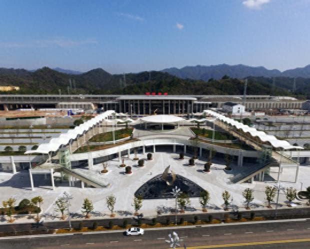 建德南站即将全面完工，杭衢高铁预计今年建成通车