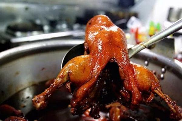 上海酱鸭制作秘诀：烤制工艺与特级酱油的完美结合