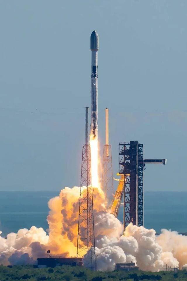 福建漳州夜空现不明飞行物，是星链卫星还是新型航天器试验？