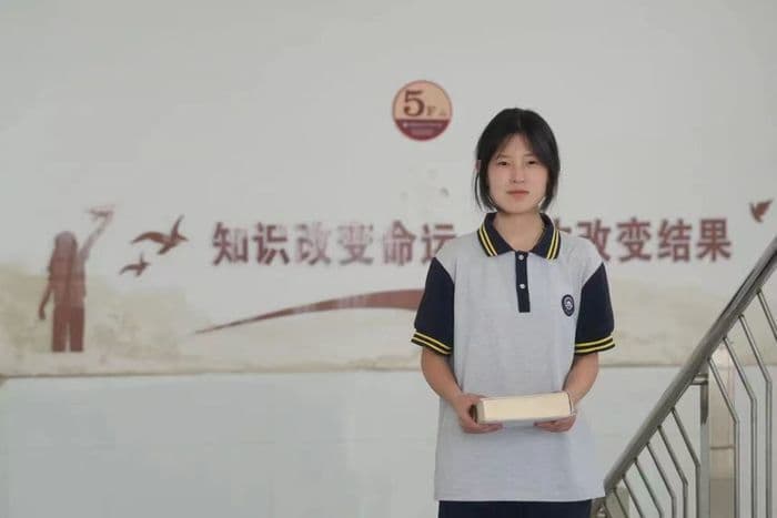 17岁中专生姜萍刷屏背后：就读中专原因复杂，专家赞其人生选择