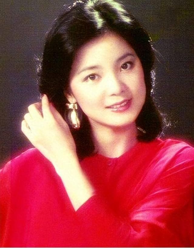 27年前邓丽君离世，从童星到歌后的四段情缘