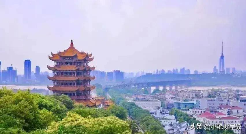 烟花秀与灯光秀如何展现武汉的城市精神