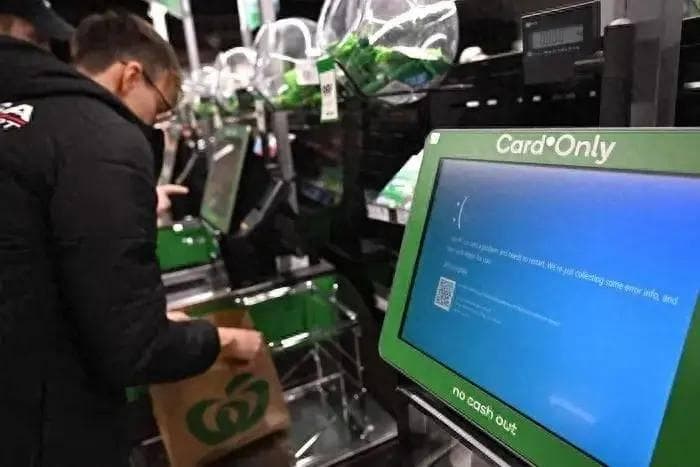 微软蓝屏事件：CrowdStrike软件更新酿成10亿美元损失