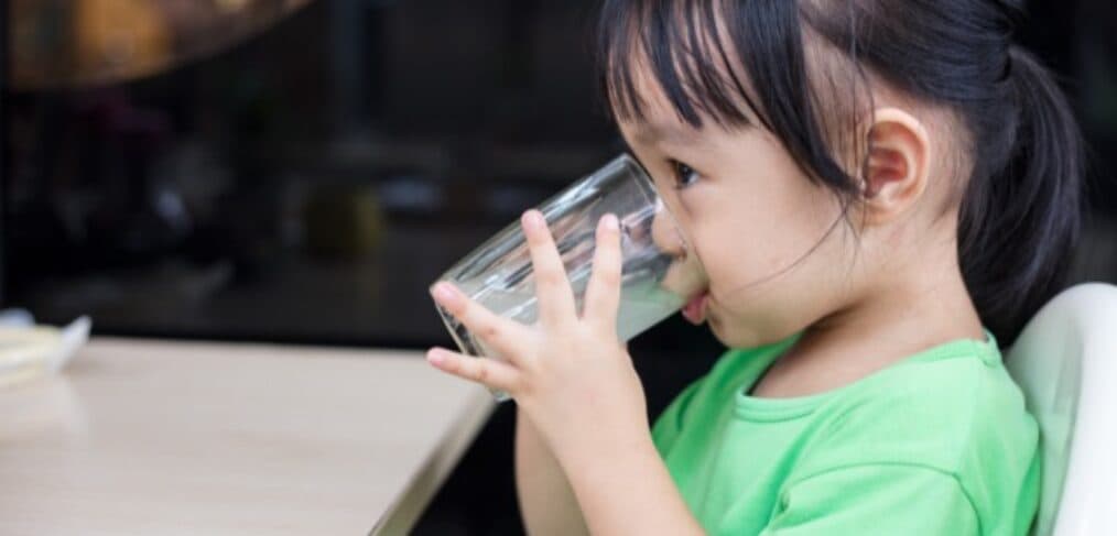 酷暑保水計劃：幫助您的孩子喝夠水