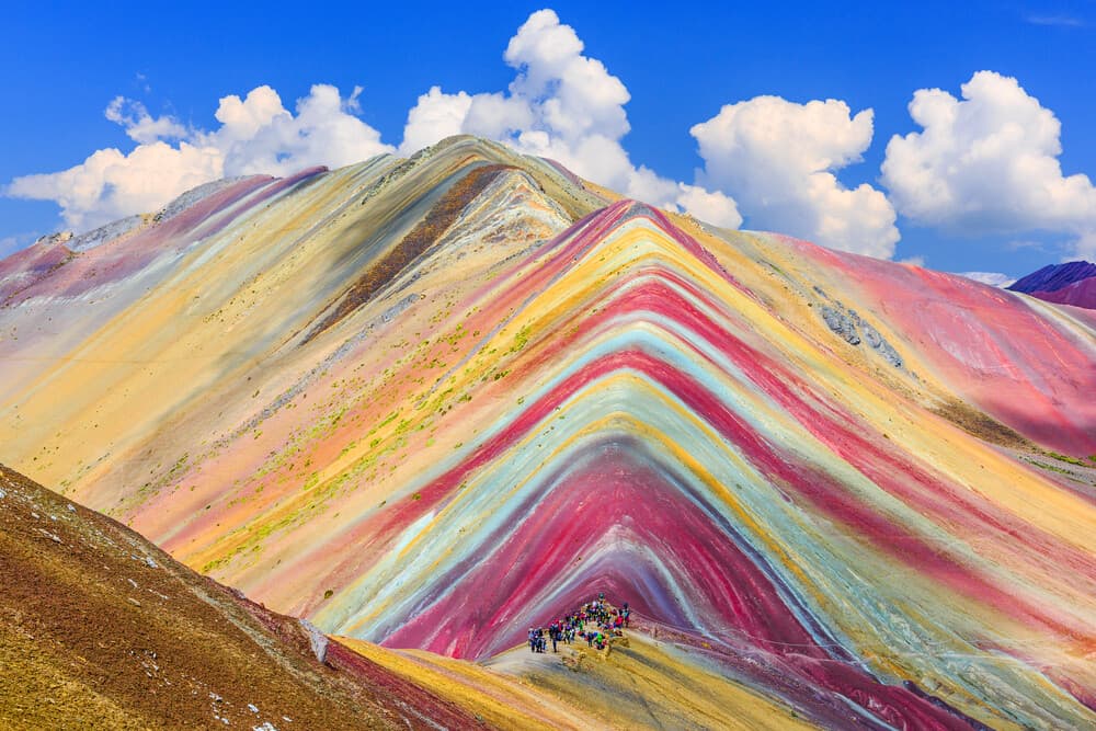 人生必到彩虹山：行山踏足天然七色角度⛰世上5大山峰隱世美境 你去過嗎？