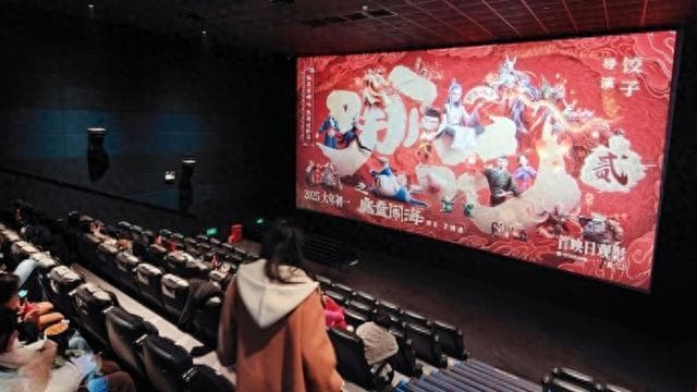 拍下电影“哪吒”画面发朋友圈，杭州女子懵了：违法吗