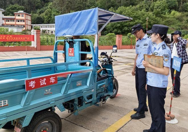 2025年驾照管理有新变化，年龄限制放宽10年，考摩托车D证仅150元