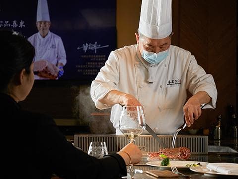 铁板烧的食材与烹饪：18种精选食材打造贵族式用餐体验