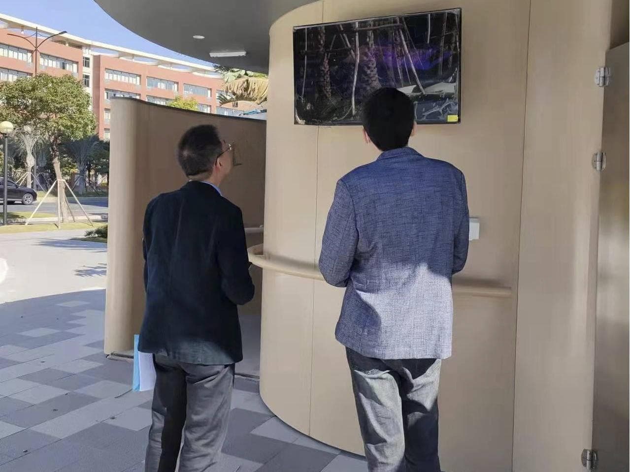 智慧公厕的原理、核心功能、展示方式、特点及价值