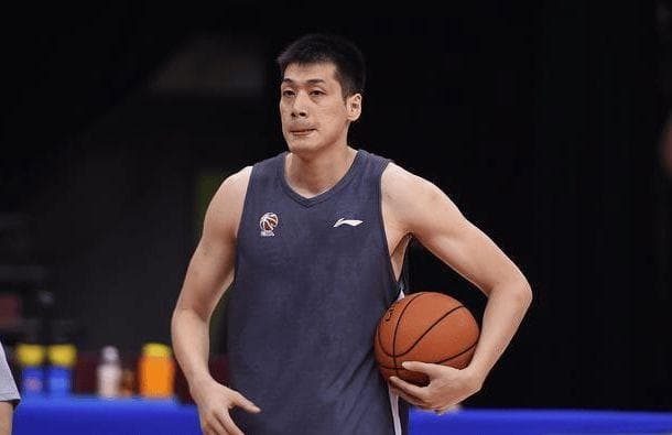 CBA最新消息：广东官宣更换教练组，郭艾伦重大决定，体测又伤一人