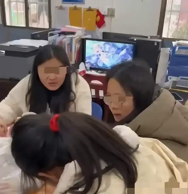 湖南女教师打人事件曝光后续，校长被免职，公安介入