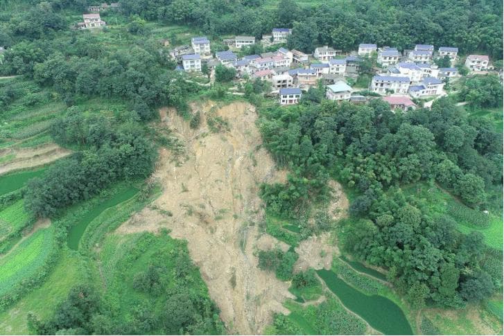 四川省筠连县发生山体滑坡，普通人应如何防范和避险？