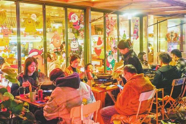 “网红”街区影响居民生活 看紫薇路如何“破局”