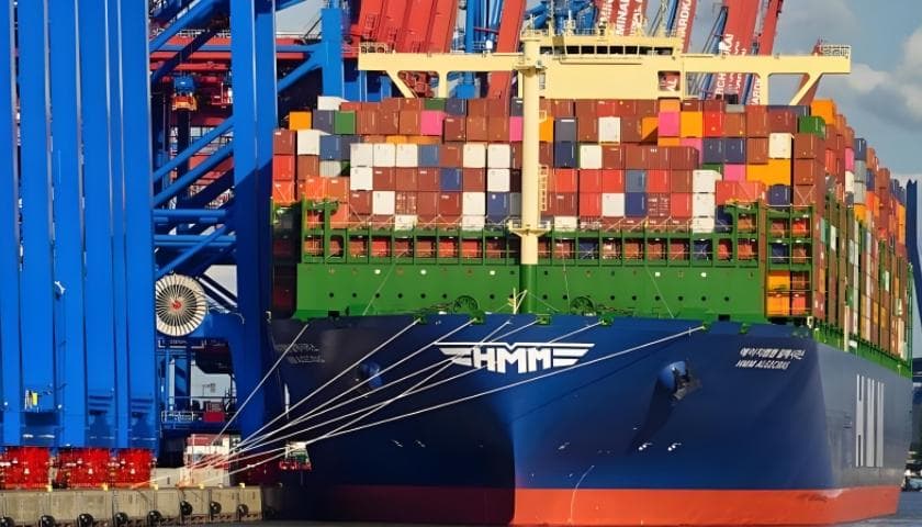 国际海运公司的重要性、运营模式以及面临的挑战和机遇