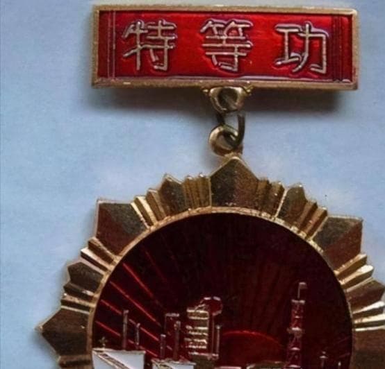“兵王”张英才：军中唯独他荣获9次特等功，毛主席牵挂他多年