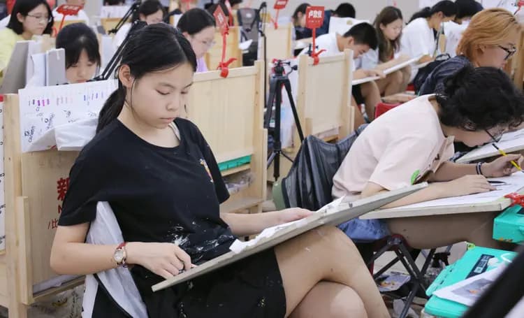 “把我们美术生当啥了？”清华美院要求高考超一本线30分，被吐槽