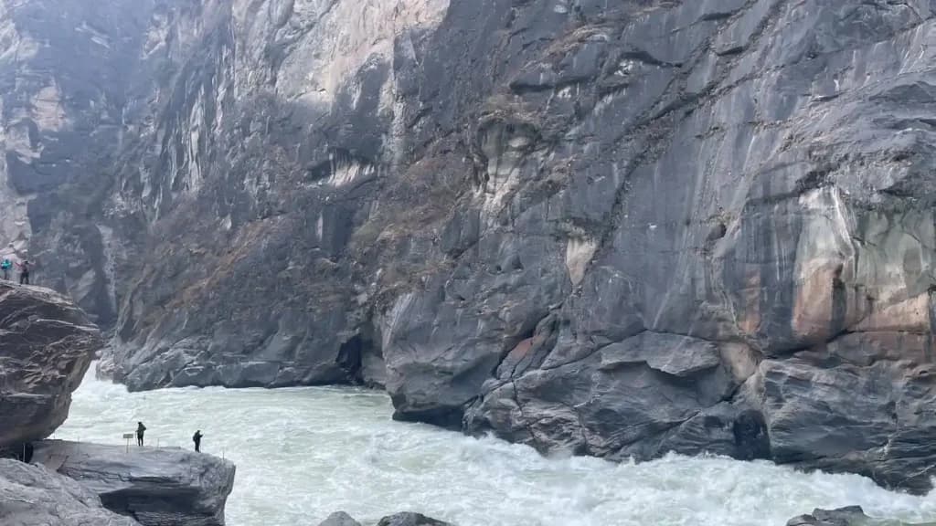 虎跳峡景点介绍