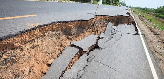 地震发生时，为何高层建筑的震感更明显？如何科学避险？