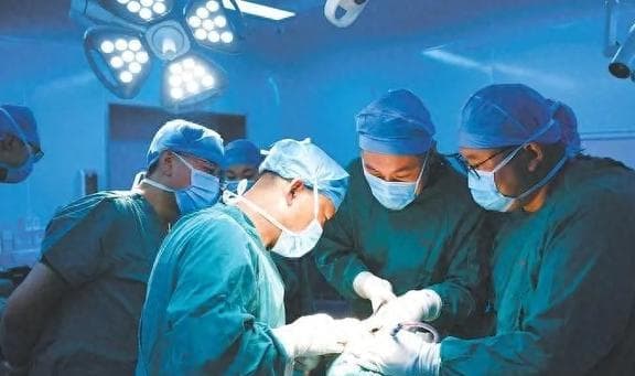 中美医生收入差距真大！美国年薪260多万，中国只有9.4万