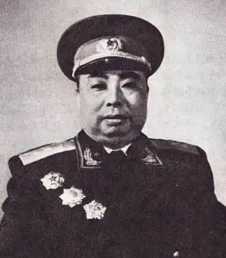 原空军司令吴法宪清明节回老家祭扫，60里山路，晚上睡村仓库