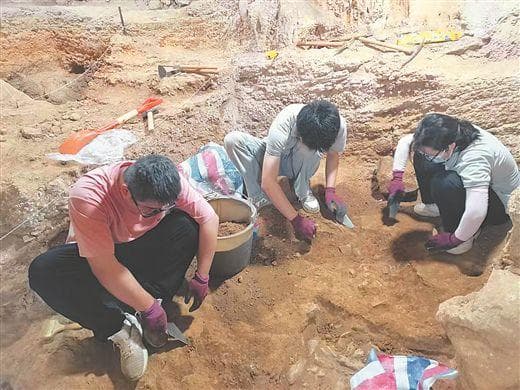 柳州发掘清理出距今三四万年史前墓葬