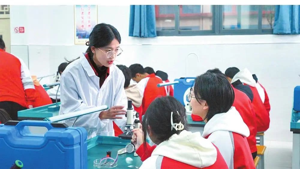 “集团化办学”聚合力提质量：云南两县区教育改革经验