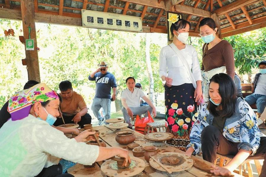 云南勐海景莱村：幸福长留新傣乡