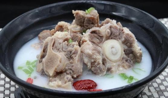 黄精枸杞牛尾汤：详细做法与营养价值