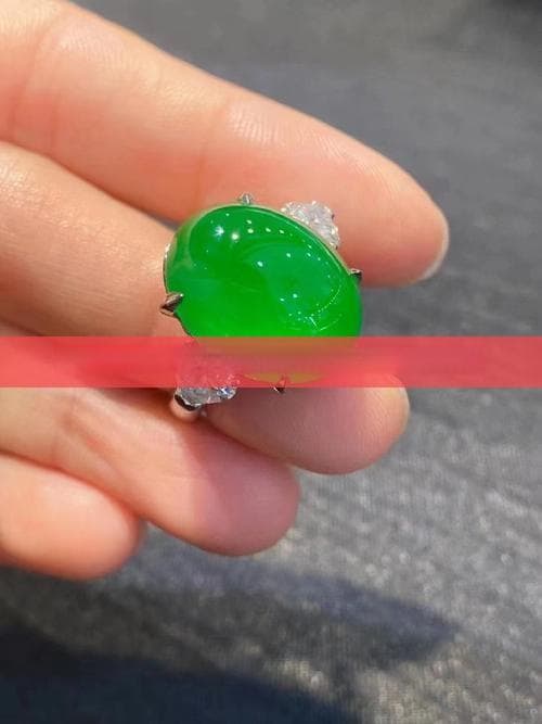 全面解析：如何让白玉菩提手串变色及其保养技巧