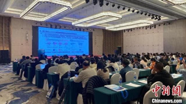 2025中国生物发酵产业技术大会举办 业内热议AI接入生物制造