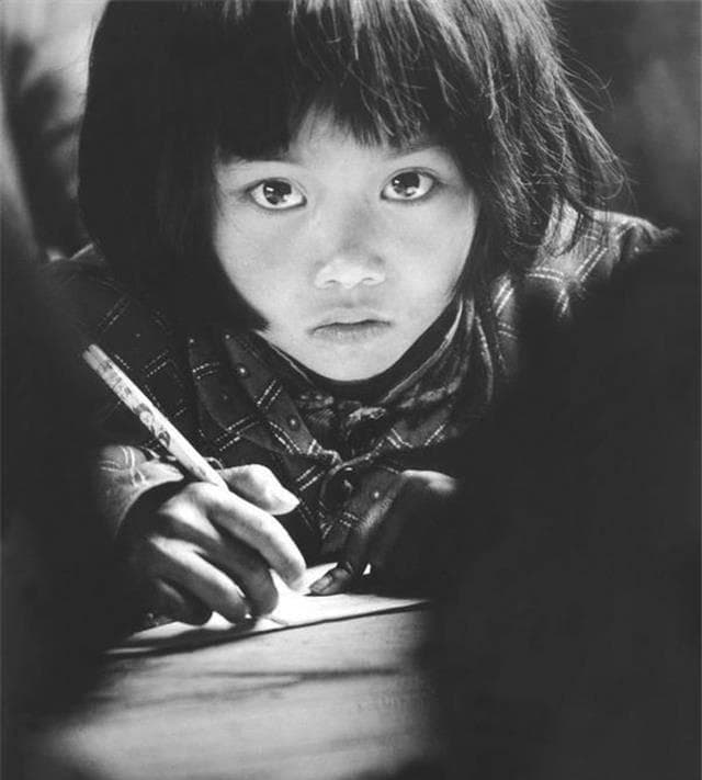 希望工程那位"大眼睛"女孩，曾打动无数中国人，29年后成功逆袭