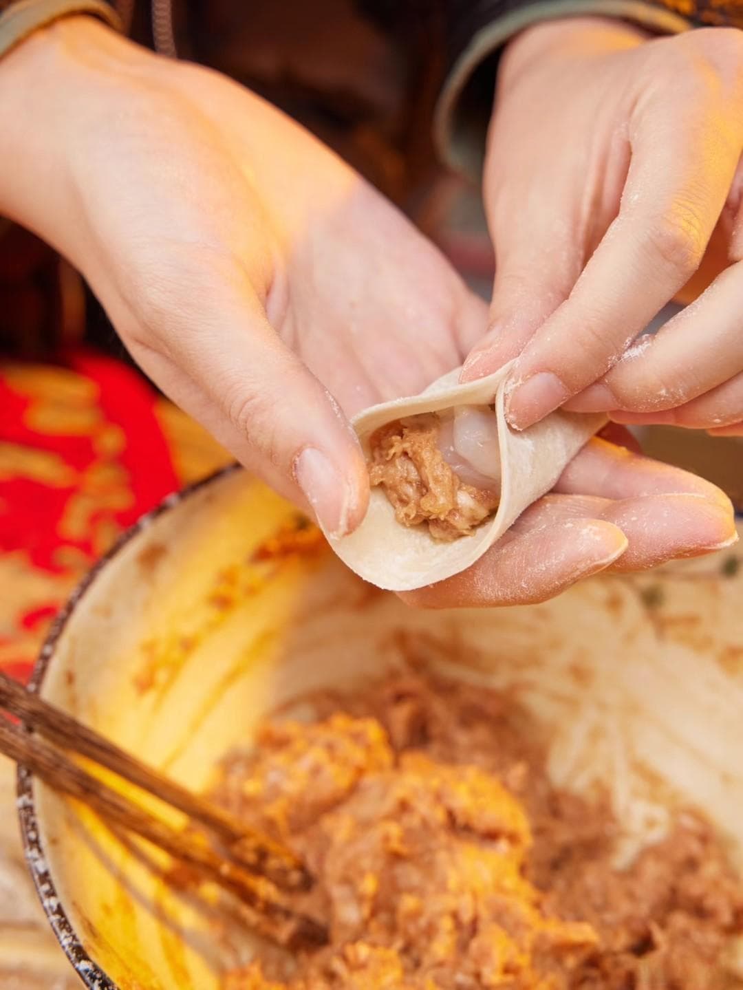 新年餐桌必备：饺子背后的文化与祝福