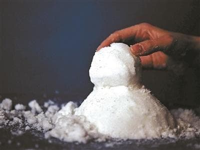 "人造雪"网上走红 专家：不慎入眼、误食或对人体有害