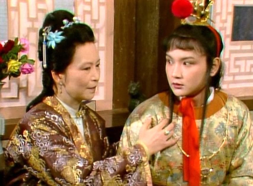 《红楼梦》：王熙凤与贾宝玉的双重身份与独特情感