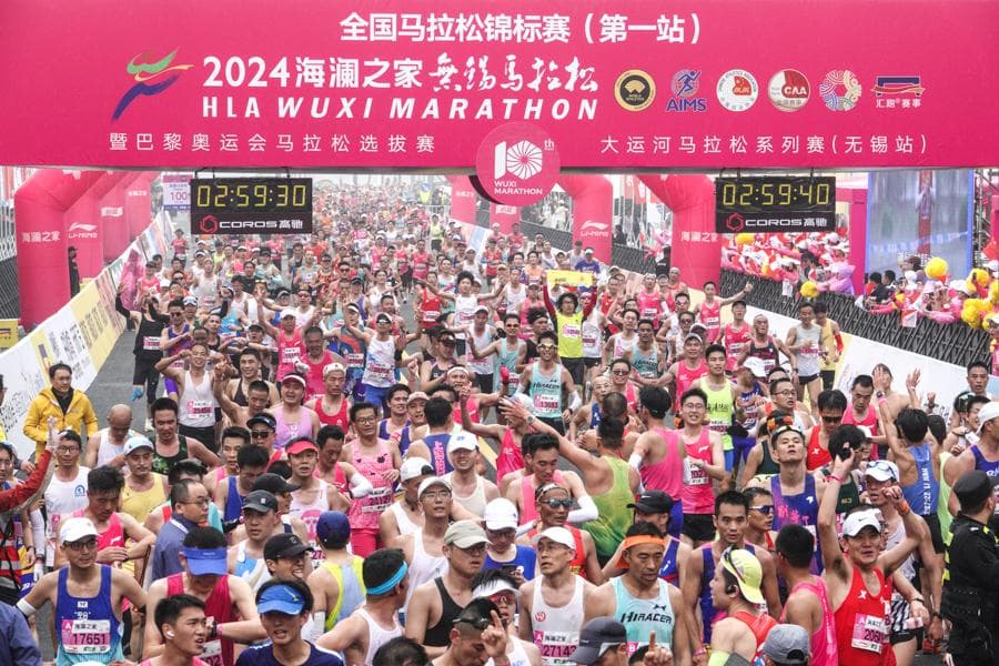热词里的中国活力｜从竞技到经济，一场马拉松如何带火一座城？