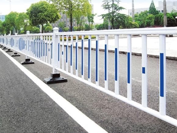 城市道路和人行横道防撞护栏的验收标准