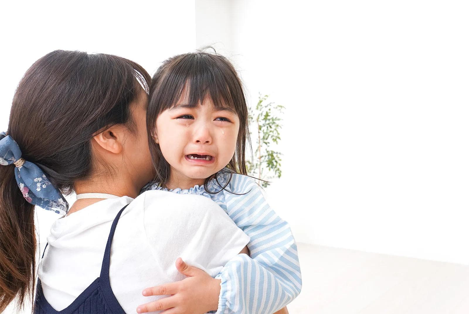 别再告诉小孩：「你不要再哭了！」怎么帮助孩子表达情绪？
