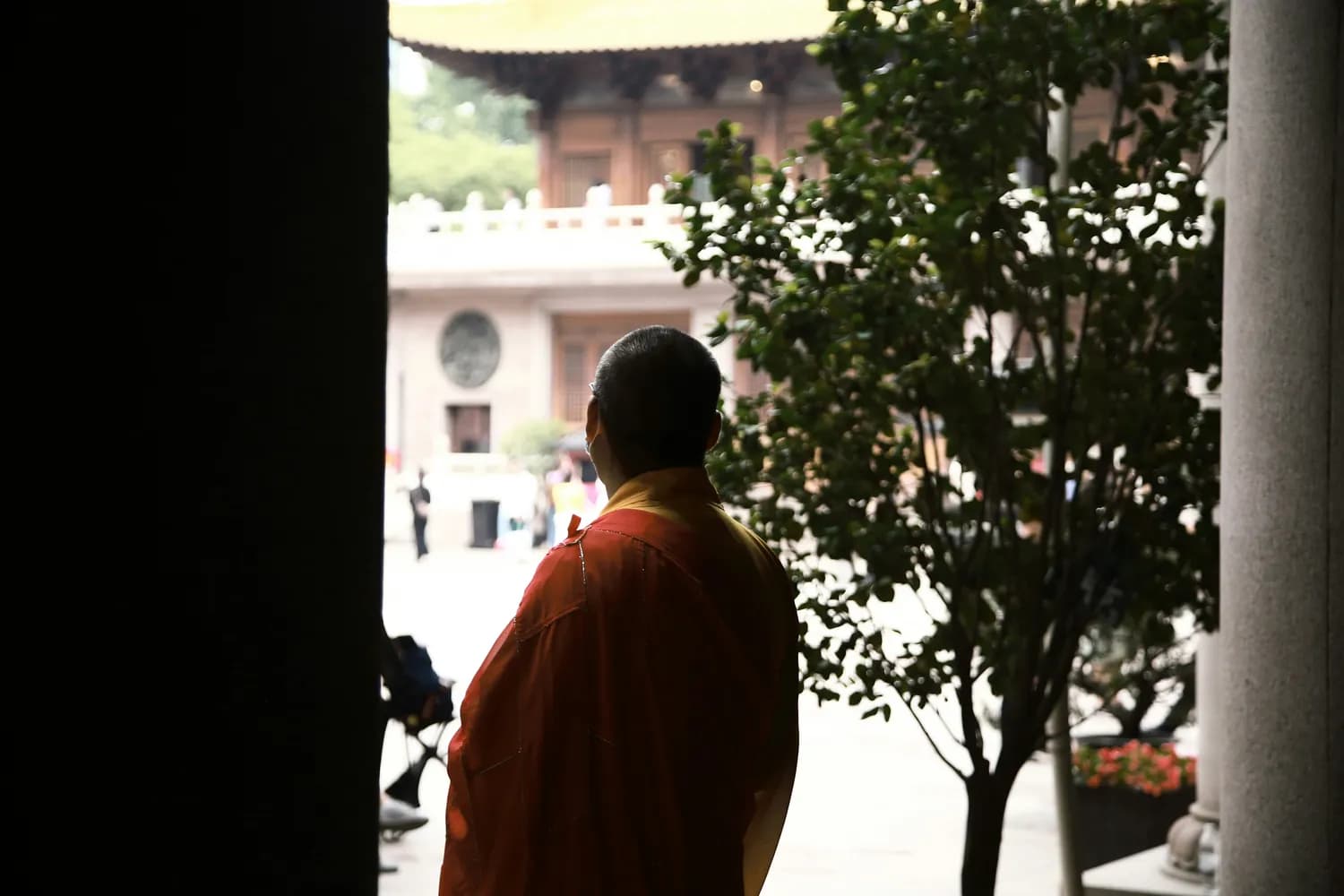 《少林，少林》：一首经典电影主题曲的艺术解析