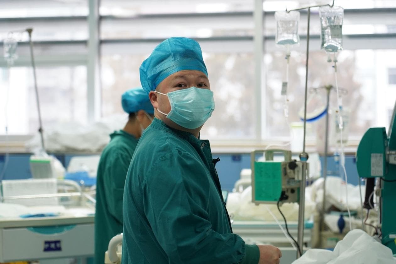 四个武汉家庭的抗疫故事：中国人的凝聚力藏在日常生活的琐碎里