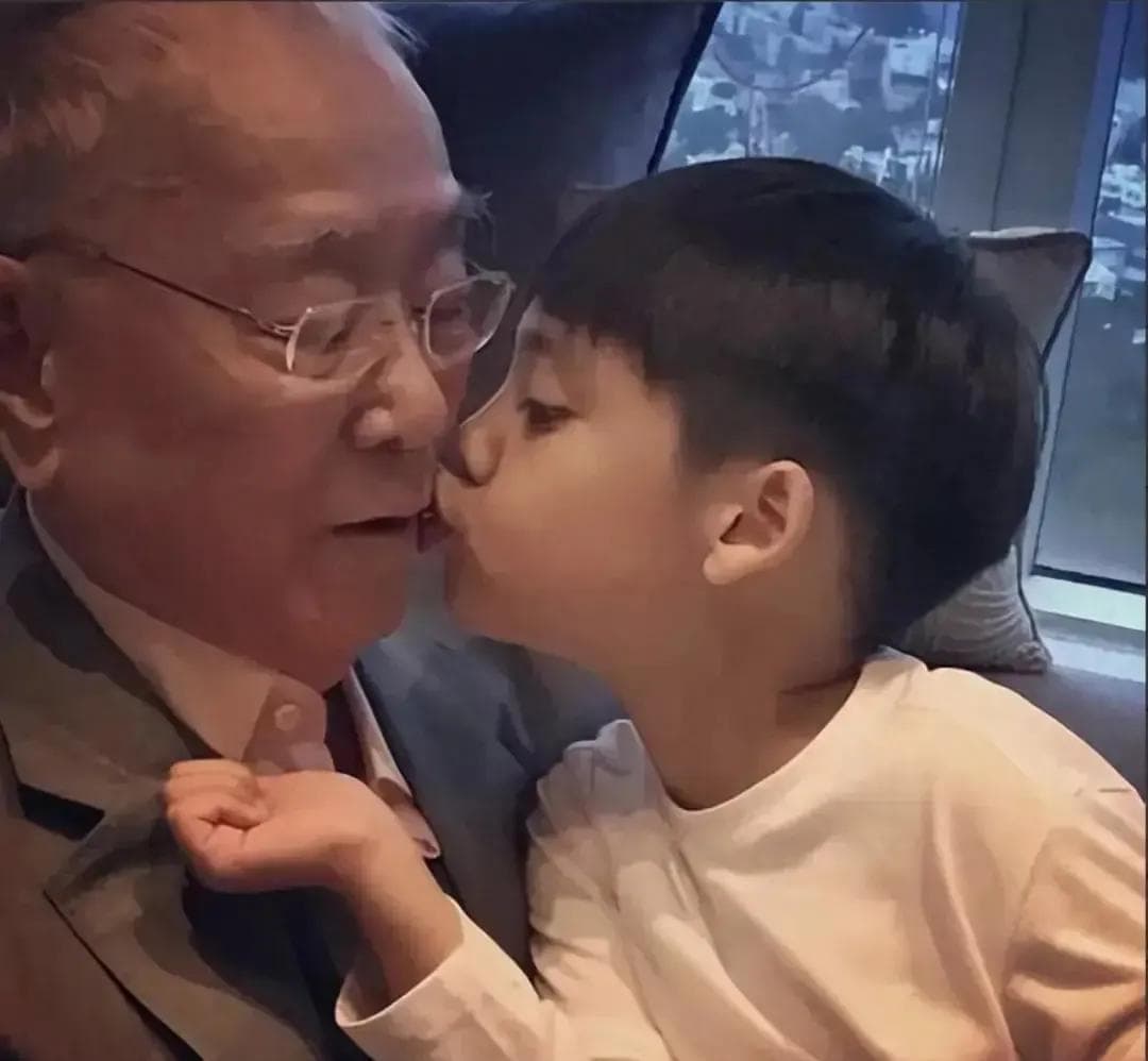 李嘉欣许晋亨送子留学：豪门教育与亲子关系的缩影