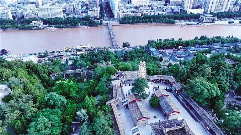 白塔山公园 兰州历史文化的“古书”