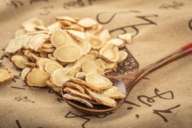 黄芪伤肾？真相揭秘：真正伤肾的是这4种中药