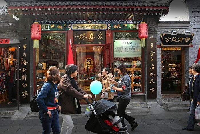 南锣鼓巷：北京最著名的古巷，日均接待2万游客！