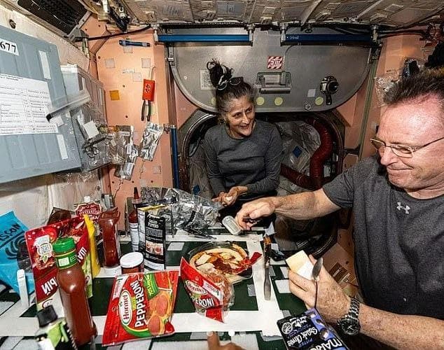 宇航员返回地球后紧急入院？NASA新返回的四名宇航员身体健康成疑