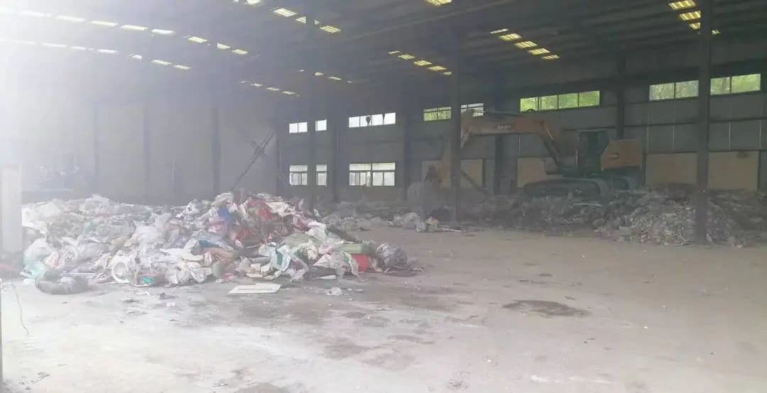 【以案释法】建筑垃圾勿随意堆放   莫让环境为违法买单